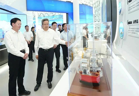 青海省黃南州黨政代表團(tuán)來老裁縫考察